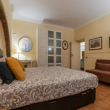 Guesthost - Piazza Navona & Pantheon *